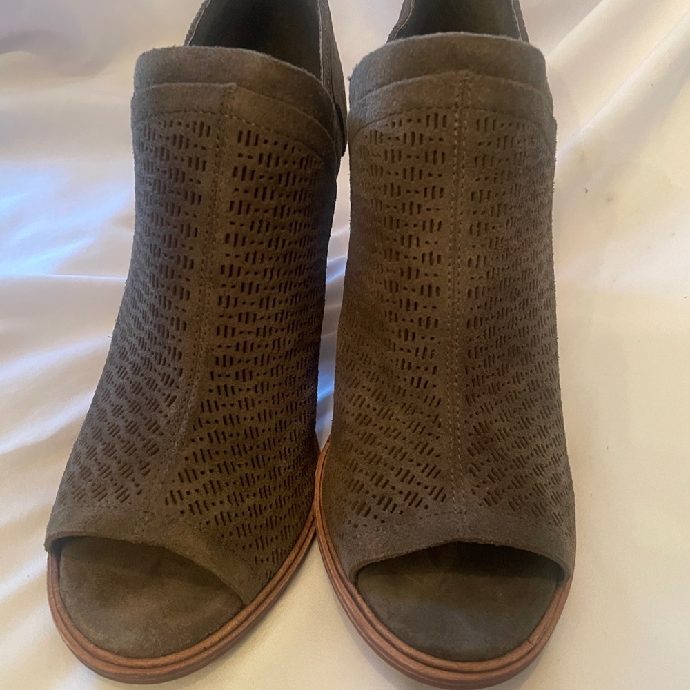 Vince Camuto Women's Karini Ankle Boot in Tornado (brown) ~ NEW ~ Size 6.5